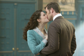 Illustration for article titled 10 Reasons You Should Be Watching Dracula Right Now